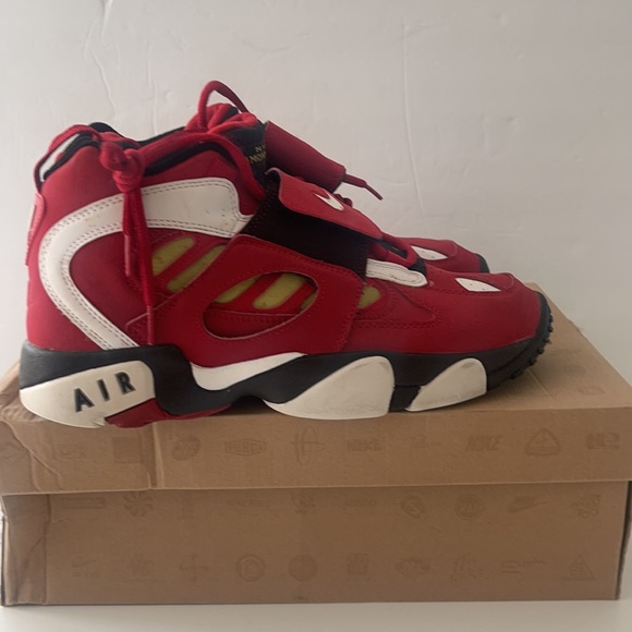 Nike Air Diamond Turf II Varsity Red Gold Size 10 (2012) Box and receipt - Picture 7 of 16